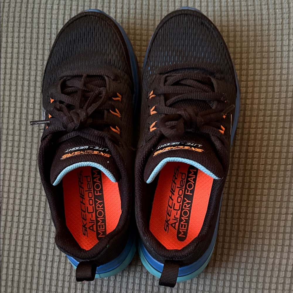 Skechers Boys Black and Blue Sneakers Size 4, Used